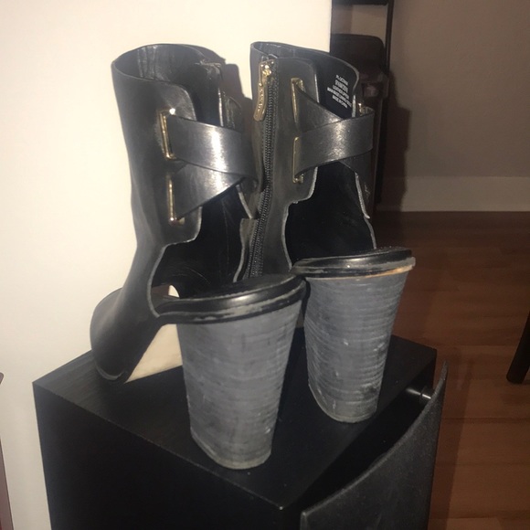 Black BCBG chunky heel peep toe booties - Picture 2 of 7